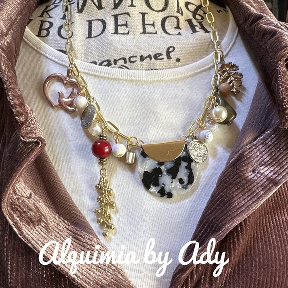 Alquimia Gold and Black Charm Necklace with Intricate Pendants flower agate - Picture 1 of 4